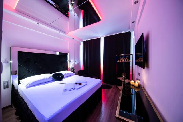 Elegant, King Bed, Pool Access، Hotel Aura Design & Garden Pool 10/10