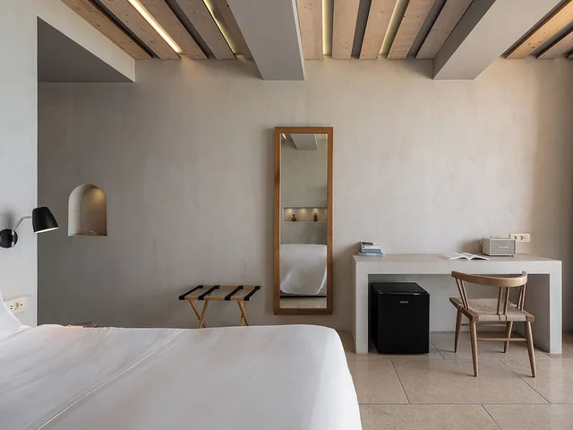 غرفة قياسية بسرير مزدوج بإطلالة على البحر بشرفة مع أريكة، The Theodore Boutique Hotel 3/3
