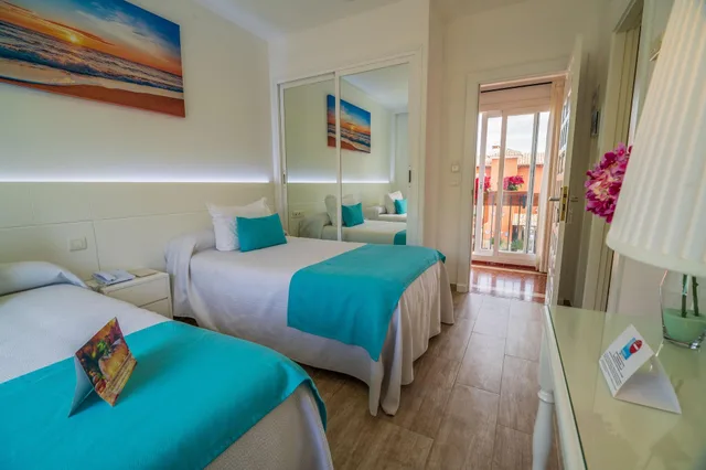 غرفة بسرير مزدوج أو سريرين منفصلين في طابق مرتفع، Hotel Romerito 2/9