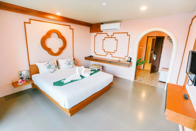 Room, Triple, Single Bed, 2 Queen Beds, Pool View, ROYAL PINEAPPLE HOTEL a welcome to wealth and good fortune 7/11