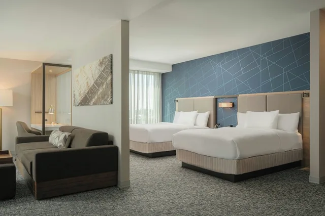 جناح ركني بسريرين كوين مع أريكة، SpringHill Suites by Marriott Tampa Downtown 1/6