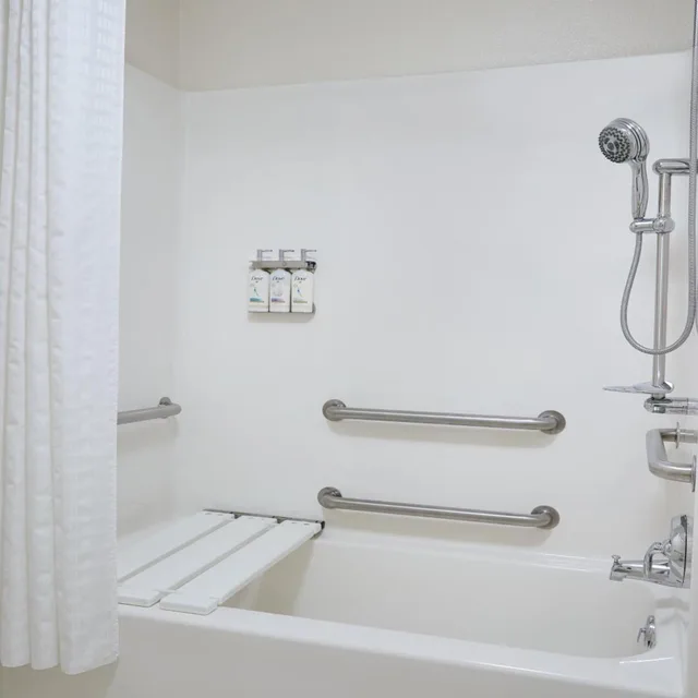 جناح بسرير كوين بغرفة نوم واحدة لذوي الإعاقة، Candlewood Suites Milwaukee Airport-Oak Creek 4/5