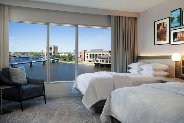 Grand, 2 Queen Beds, River View, JW Marriott Hotel Grand Rapids 2/4