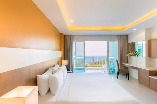 غرفة تنفيذية بإطلالة على البحر، Chanalai Hillside Resort 1/9