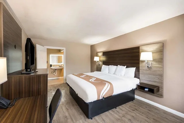 غرفة بسرير كينج للمدخنين لذوي الإعاقة، Quality Inn Gastonia East 2/6