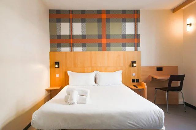 Family, Quadruple, Bunk Beds, Bathtub, easyHotel Nice Old Town 1/9
