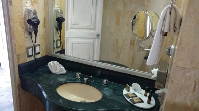 جناح جونيور بسرير كينج، Hotel Century Reforma 4/7