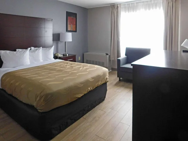 غرفة بسرير كوين، Quality Inn Colchester - Burlington 1/8