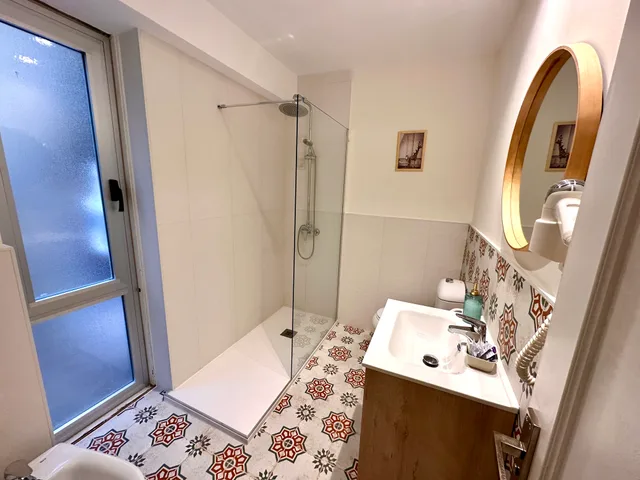 غرفة قياسية بسريرين منفصلين، Far Home Hostel 10/10