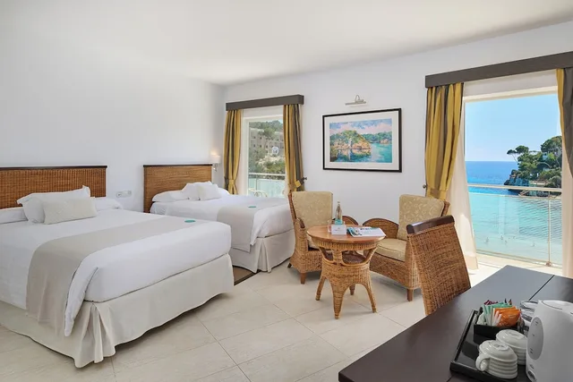 جناح كومفورت بسريرين مزدوجين بإطلالة على البحر بشرفة بغرفة نوم واحدة، Hotel Apartamentos Cala Santanyi 3/9