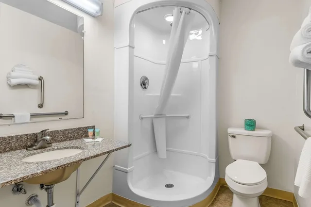 غرفة بسرير كينج للمدخنين، Americas Best Value Inn Lake City 4/6