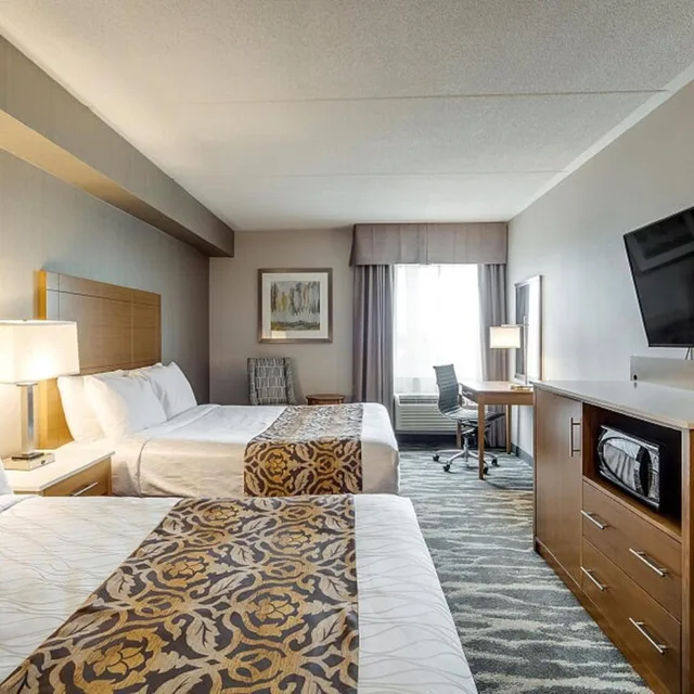 غرفة قياسية بسرير كينج وسريرين كوين، Monte Carlo Inn Brampton Suites 4/8