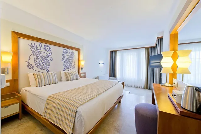 Family, Double and Twin Beds, Land Side, Liberty Lykia 1/3