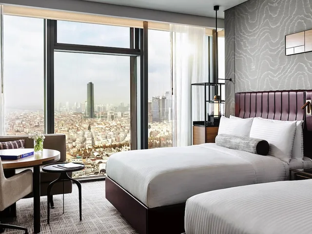 Skyline, 2 Queen Beds, City View، Fairmont Quasar Istanbul 7/10
