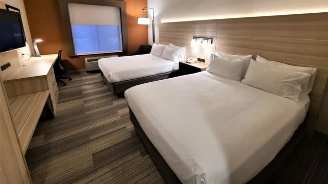 غرفة قياسية بسريرين كوين لذوي الإعاقة، Holiday Inn Express Lordstown-Newton Falls/Warren 2/3