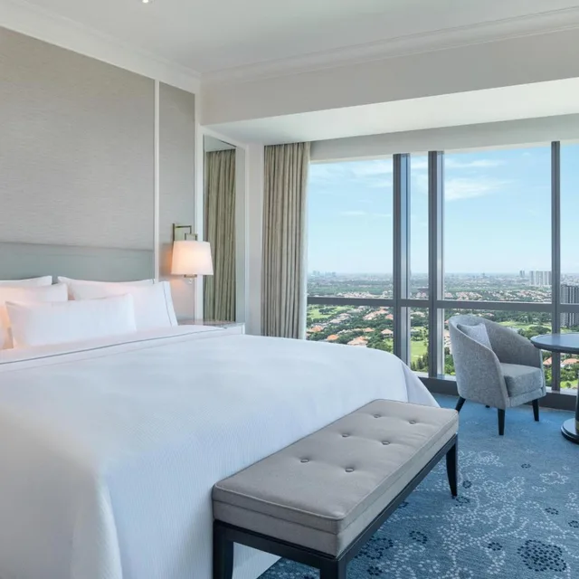 Westin, Club, Guest Room, King Bed, Club Lounge Access، The Westin Surabaya 5/9