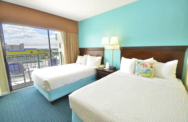 جناح بسريرين مزدوجين مع أريكة، Cayman Suites Hotel 1/6