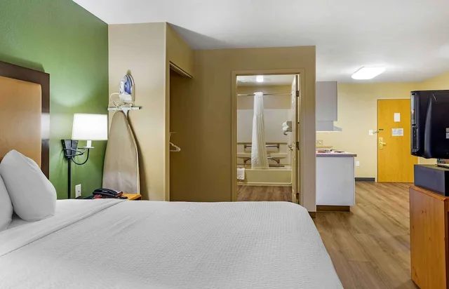 استوديو ديلوكس بسرير كينج مع أريكة لذوي الإعاقة، Extended Stay America - Boston - Waltham - 32 4Th Ave 4/8