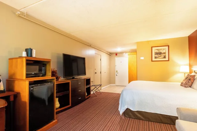 غرفة قياسية بسرير كينج، Fireside Inn Suites West Lebanon 8/10