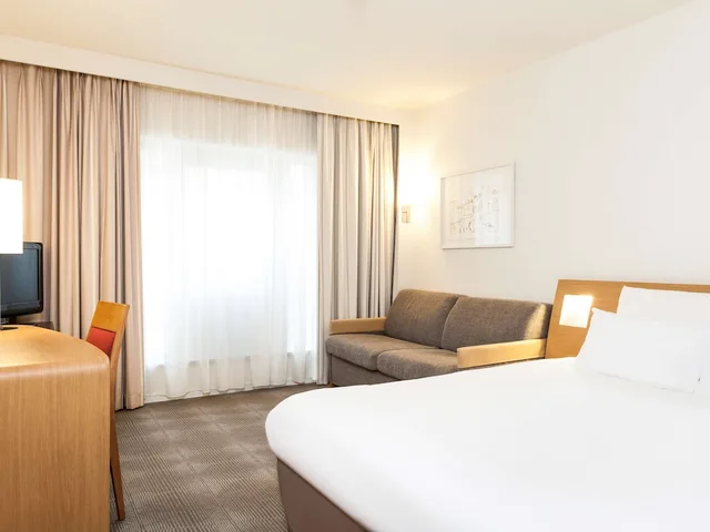 Family, Double Bed, Sofa, Novotel Gent Centrum 3/8