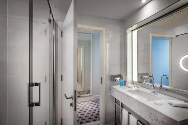 غرفة قياسية بسرير كينج، Marriot Baku Boulevard Hotel 9/10
