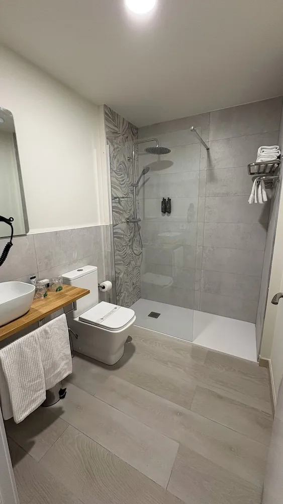 غرفة بريميوم بسرير كوين، Hotel ELE Acueducto 6/6