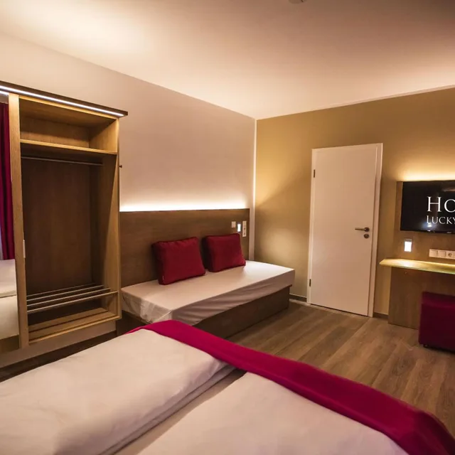 غرفة ثلاثية بحمام خاص، Hotel Luckys Inn Gmbh 5/10