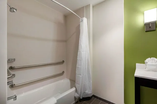 غرفة بسرير كينج لذوي الإعاقة، Sleep Inn & Suites Tampa South 5/5