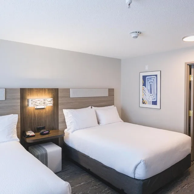 جناح بسرير كوين بغرفة نوم واحدة، Holiday Inn Express & Suites Marquette, an IHG Hotel 3/10