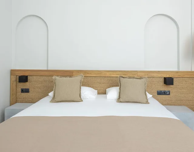 غرفة بسرير مزدوج أو سريرين منفصلين بإطلالة على البحر، Sunrise Village Beach Hotel 1/3