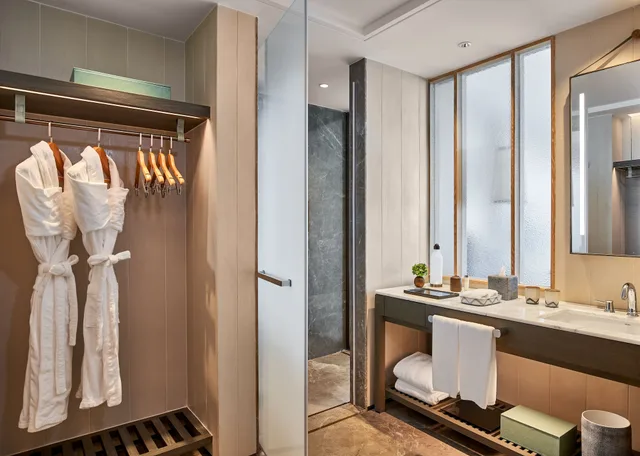 Suite, King Bed, Ocean View, with Pool، Rosewood Sanya 2/2