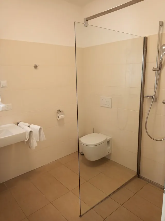 غرفة رباعية بسرير مزدوج وسريرين منفصلين، Adlerhof 10/10