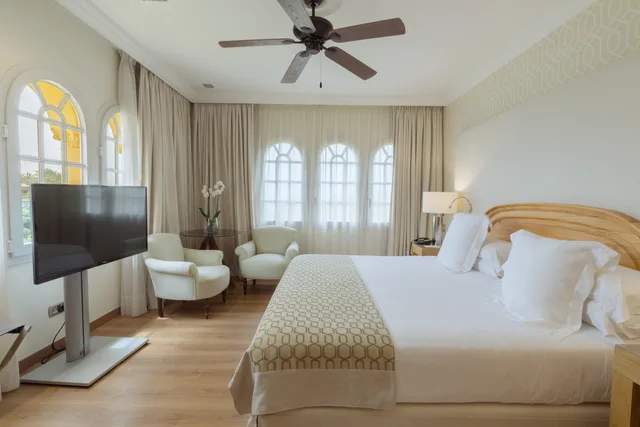 غرفة قياسية بسرير مزدوج أو سريرين منفصلين، Bahia del Duque 2/8