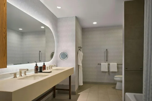 1 Bedroom, Suite, King Bed, Summit View, Sofa، Viewline Resort Snowmass, Autograph Collection 3/3