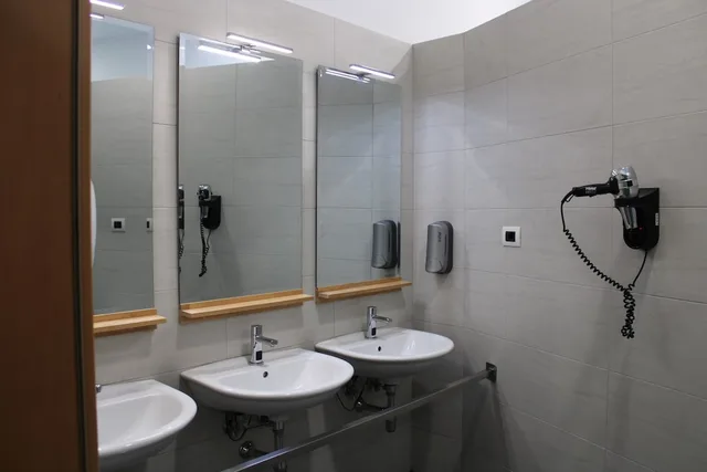 سكن مشترك للرجال بحمام مشترك، Roma Scout Center - Hostel 1/2