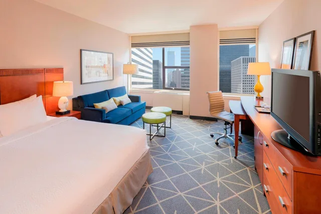 غرفة ديلوكس كبيرة بسرير كينج مع أريكة لذوي الإعاقة، Courtyard New York Manhattan/Midtown East 1/10