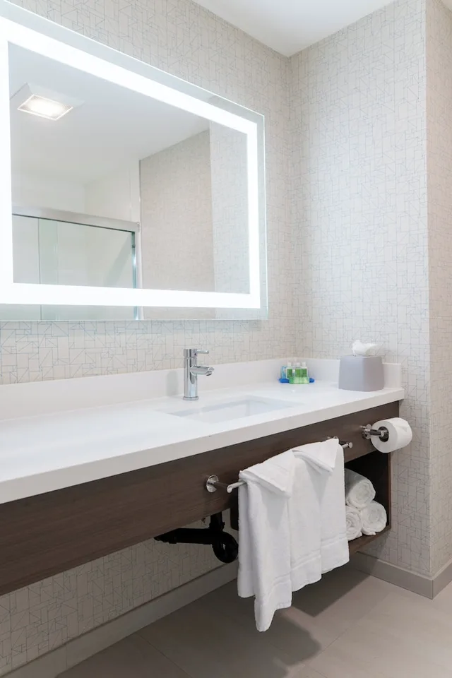 Standard, King Bed, Accessible, Holiday Inn Express San Clemente N – Beach Area 5/5