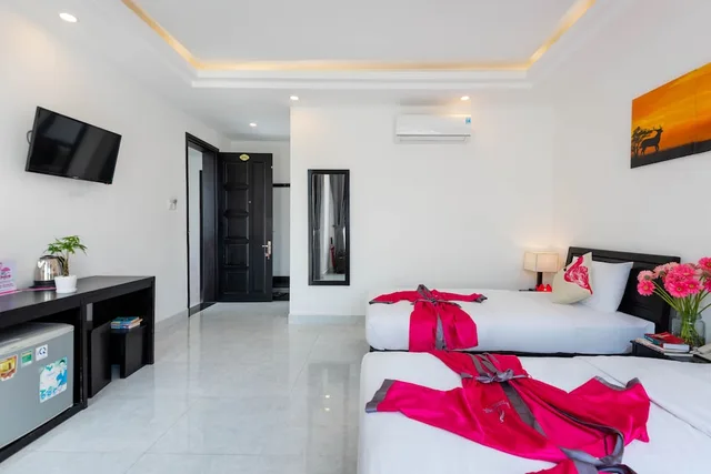 غرفة ثلاثية بسرير مزدوج وسرير فردي بشرفة، Flamingo Villa Hoi An 9/10