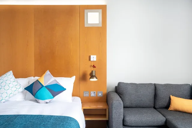 غرفة قياسية بسرير فردي، Holiday Inn Bournemouth 4/6