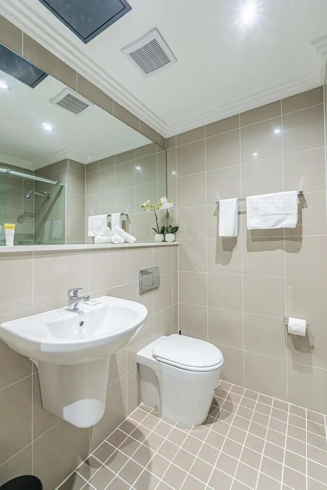 غرفة ديلوكس بسرير كوين بشرفة، Best Western Plus Camperdown Suites 5/8