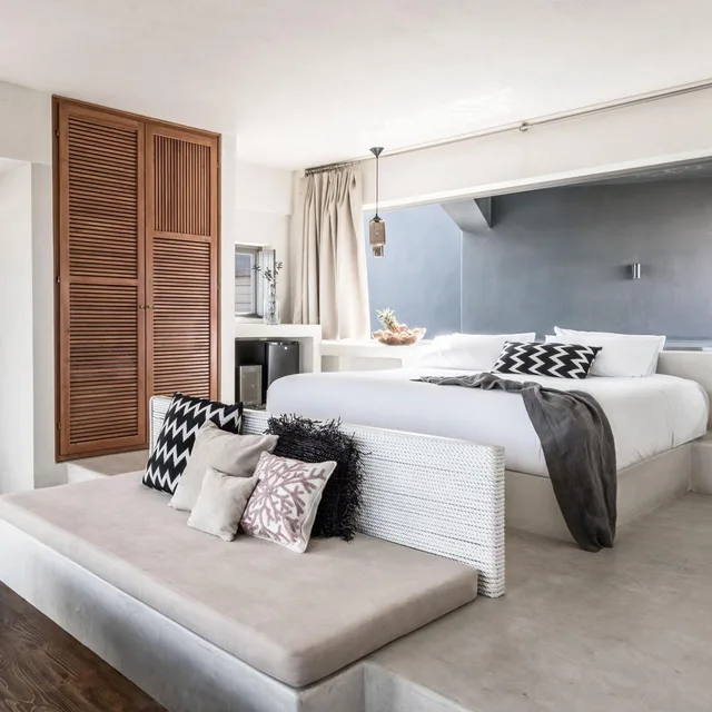 Junior Plunge Pool Suite with Seaview، West East Suites - Adults Only 1/8