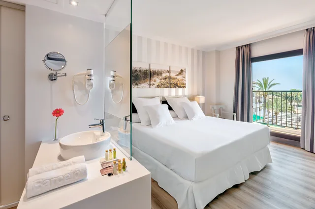 Deluxe, Lateral Side Sea View, Terrace، Barcelo Isla Canela 3/5