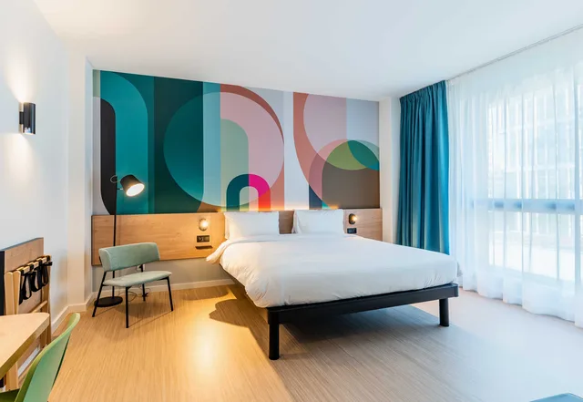 Superior, Double Bed, B&B HOTEL Luxembourg Centre Cloche d'Or 2/5