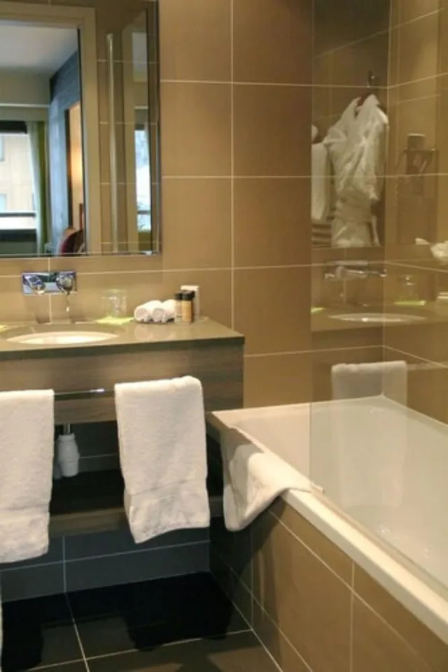 Charme, Queen Bed، Hotel Le Savoy Meribel 3/3