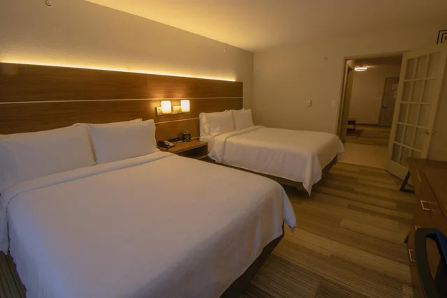 Suite, 2 Beds, Holiday Inn Express Hotel And Suites Manassas 1/2
