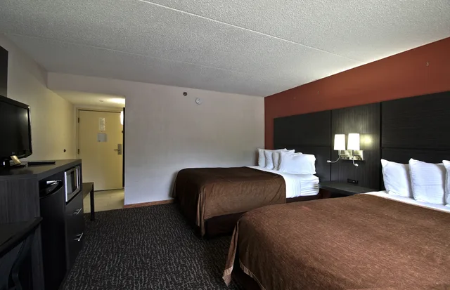 غرفة بريميير بسريرين كوين بشرفة، Chicago Club Inn & Suites 4/8