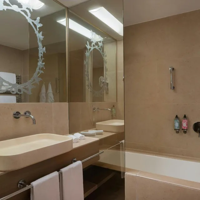 غرفة غراند ديلوكس بسرير كينج، Rosa Grand Milano Starhotels Collezione 9/9