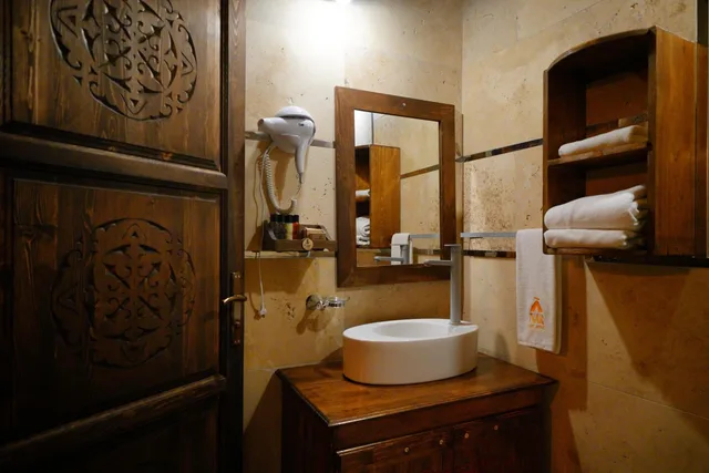 Deluxe, Double Bed, Nar Cave House & Swimming Pool 2/6