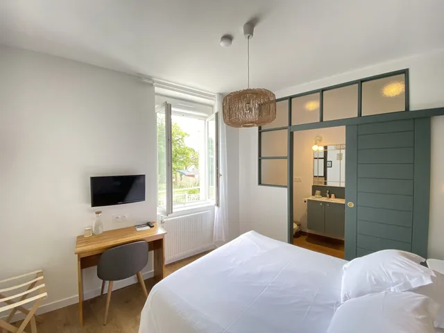 غرفة سوبيريور بسرير كوين، Hôtel Saint-Michel 2/5