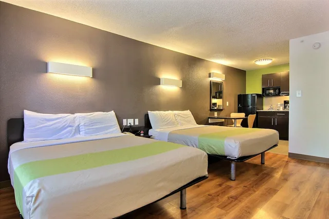 غرفة قياسية بسريرين مزدوجين لذوي الإعاقة، Studio6 Extended Stay - Austin, TX - Northwest 5/10